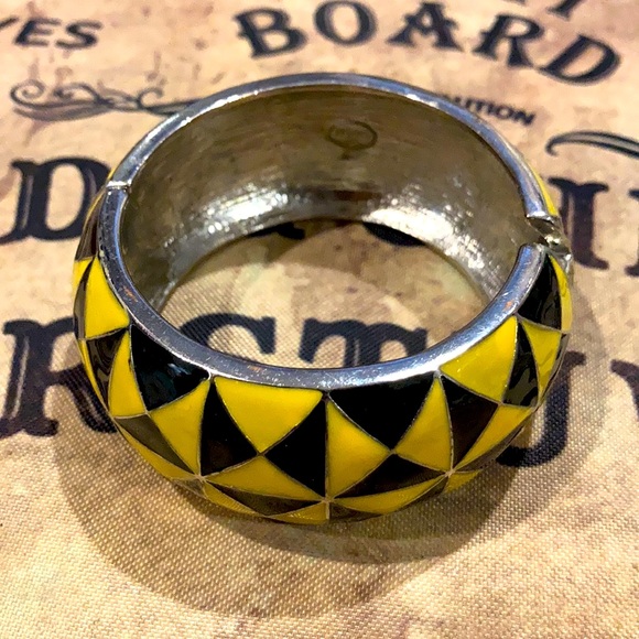 Jewelry - 1980’S VINTAGE BANGLE BRACELET